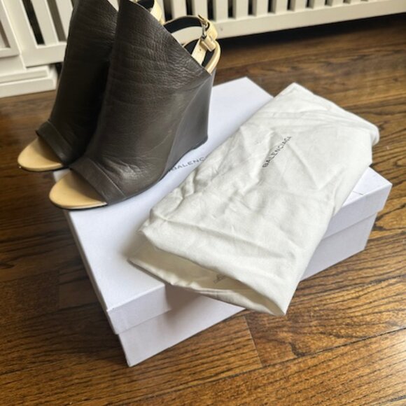 Balenciaga Glove Slingback Sandal, Graphite/Straw, Women's Size 37.5 - Picture 9 of 10